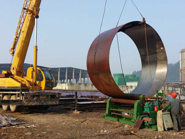 不銹鋼煙囪安裝現(xiàn)場